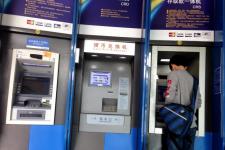 200万现金埋地5年（建行员工ATM机盗200万）