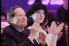 翁帆为97岁杨振宁产下一子（97岁杨振宁又有了孩子）
