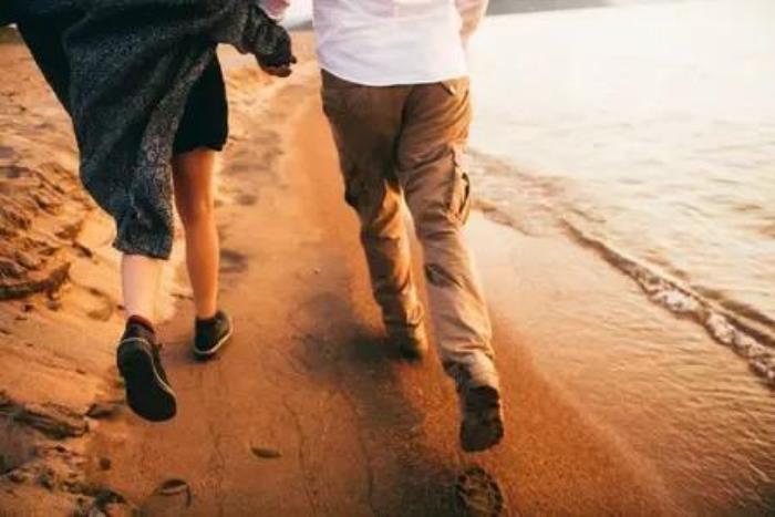 就不要强求挽回 闹离婚搬出去住就不要挽回了