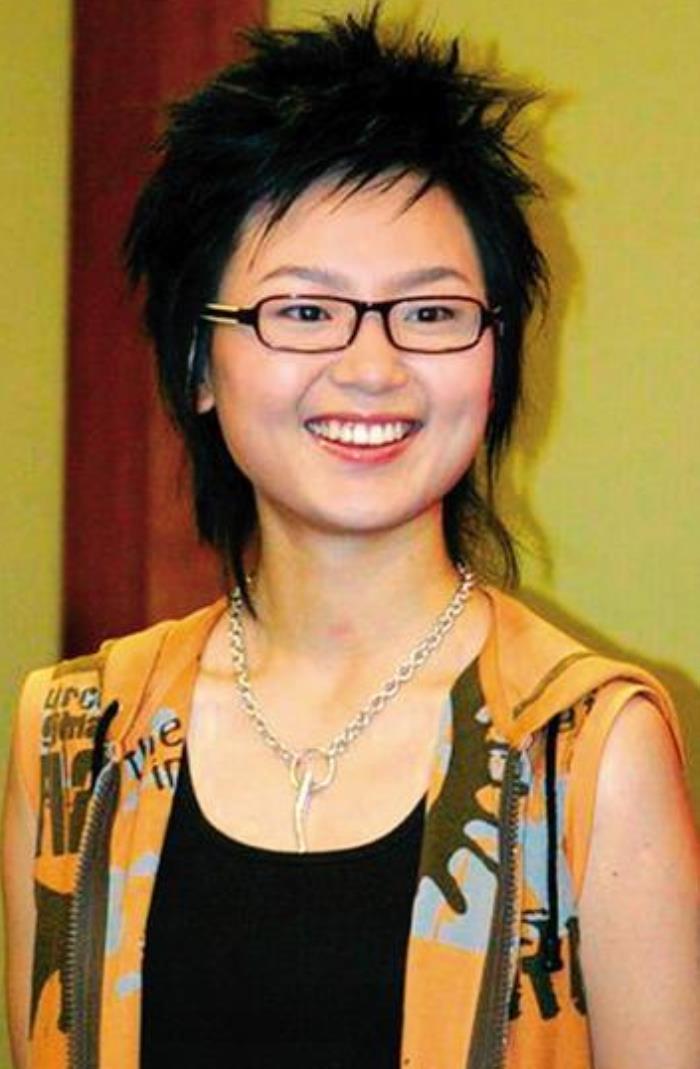 周笔畅整容(周笔畅承认整容)_可可情感网